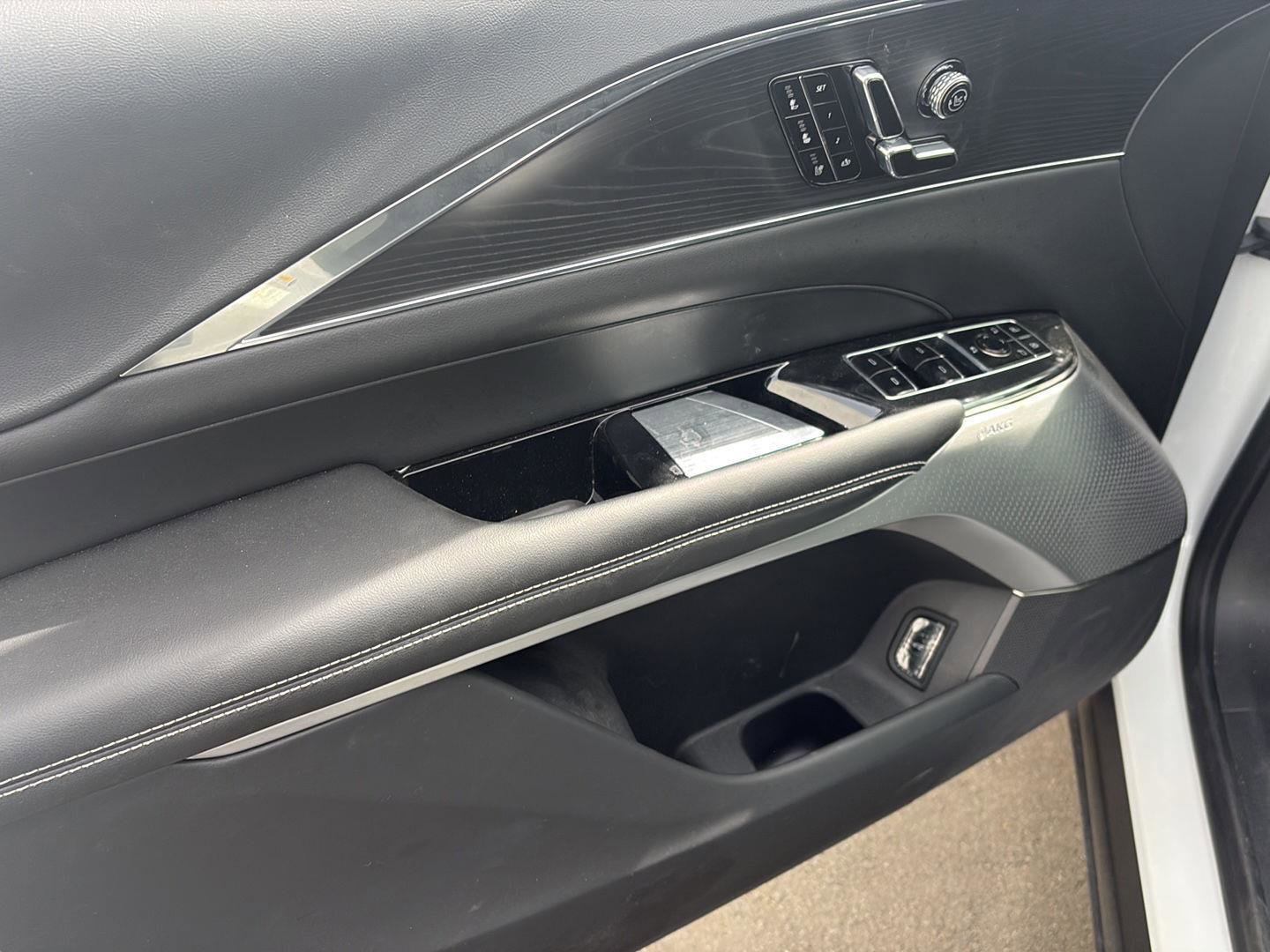 Used 2024 Cadillac Lyriq Sport image 9