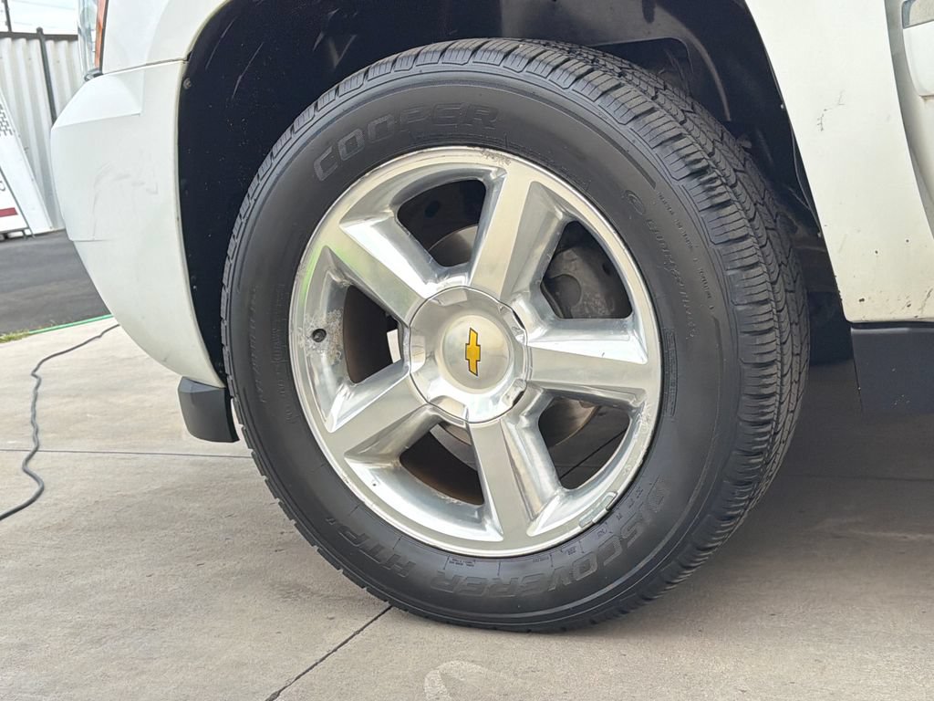 Used 2009 Chevrolet Suburban LTZ AWD/4WD image 20