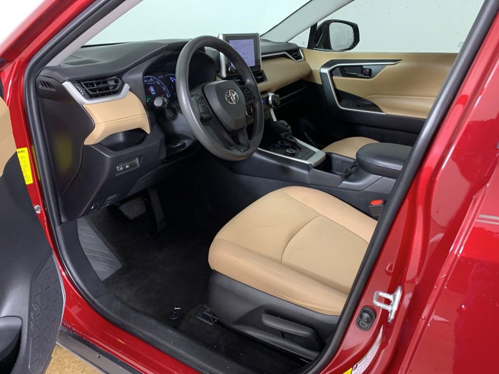 Used 2023 Toyota RAV4 LE AWD/4WD image 30