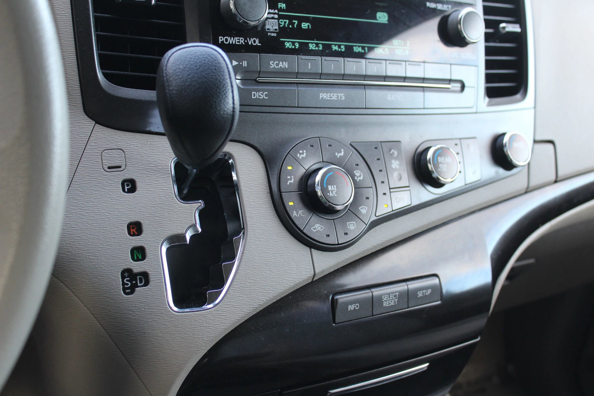 Used 2011 Toyota Sienna LE image 23