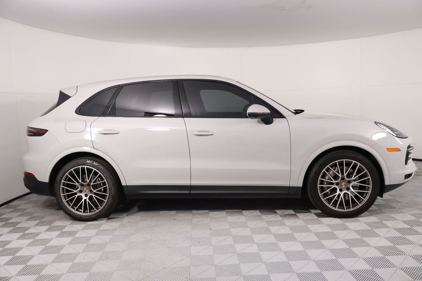 Certified 2023 Porsche Cayenne Platinum Edition AWD/4WD image 8