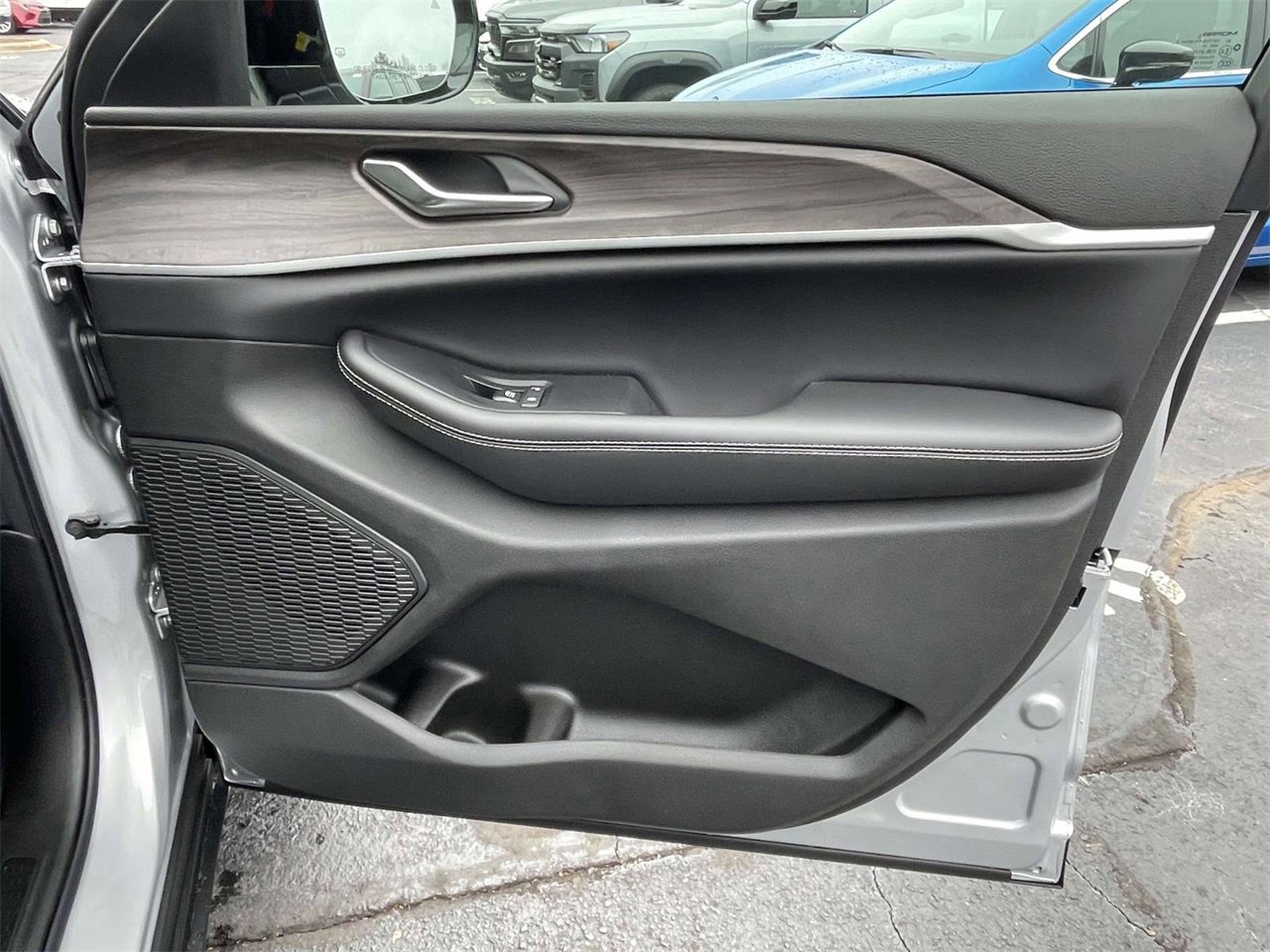 New 2025 Jeep Grand Cherokee L Limited image 17