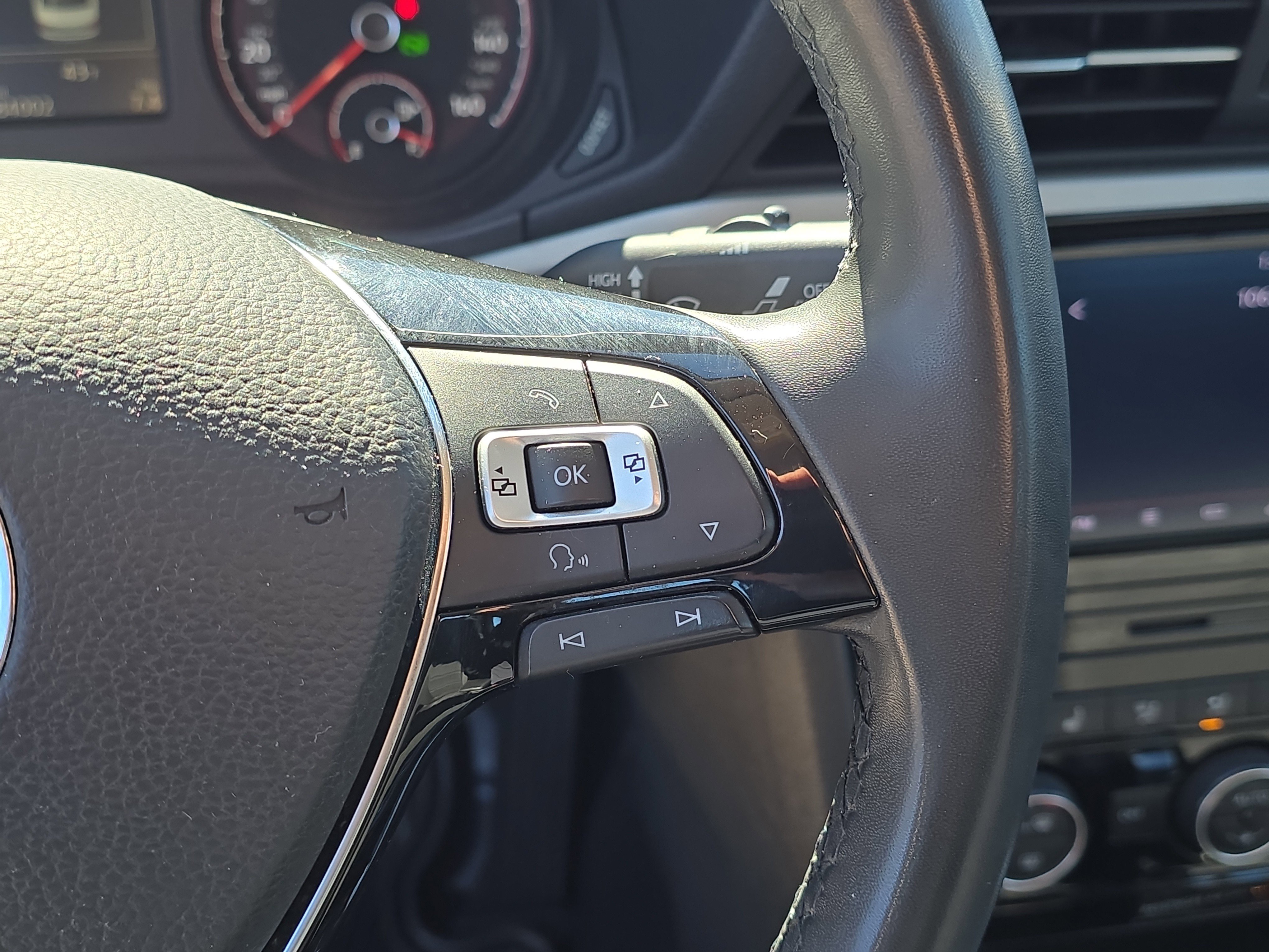 Used 2022 Volkswagen Passat 2.0T SE image 31