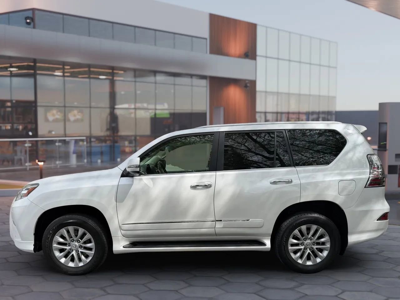 Used 2016 Lexus GX 460 w/ Premium Package AWD/4WD image 5