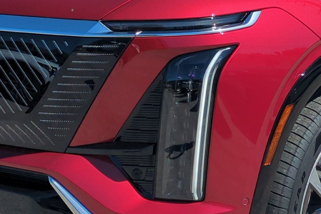 New 2027 Cadillac Vistiq Luxury w/ LPO, Floor Liner Package AWD/4WD image 19