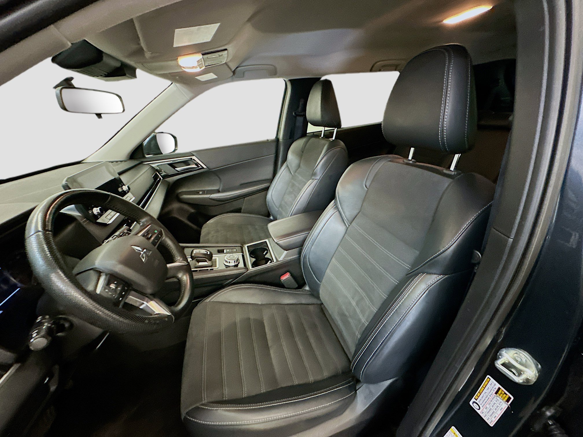 Used 2024 Mitsubishi Outlander SE image 13