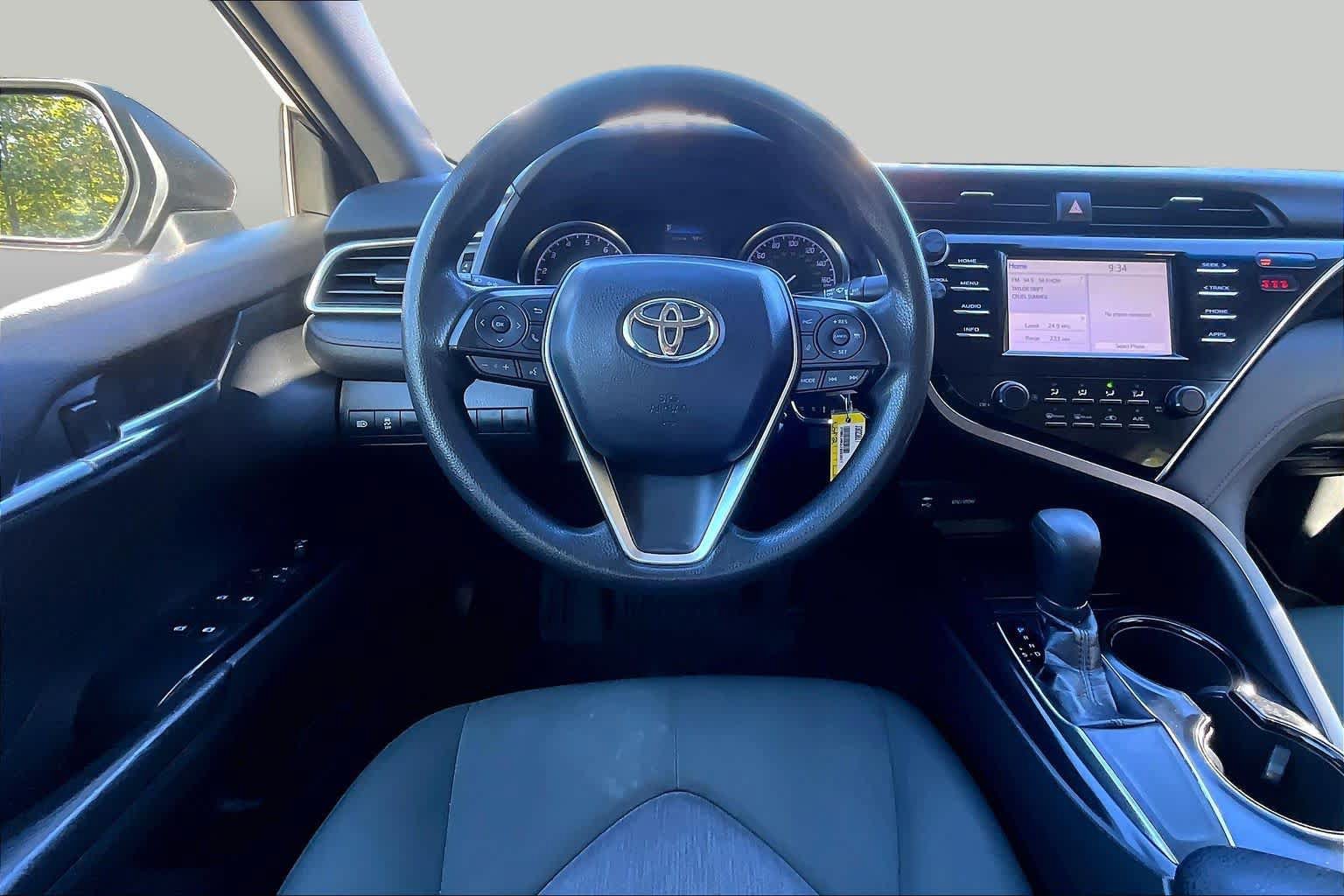 Used 2018 Toyota Camry LE FWD image 6