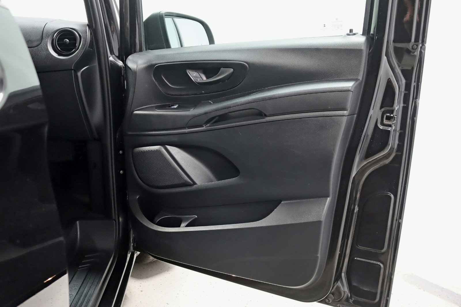 Used 2020 Mercedes-Benz Metris Passenger w/ Premium Safety Package image 28