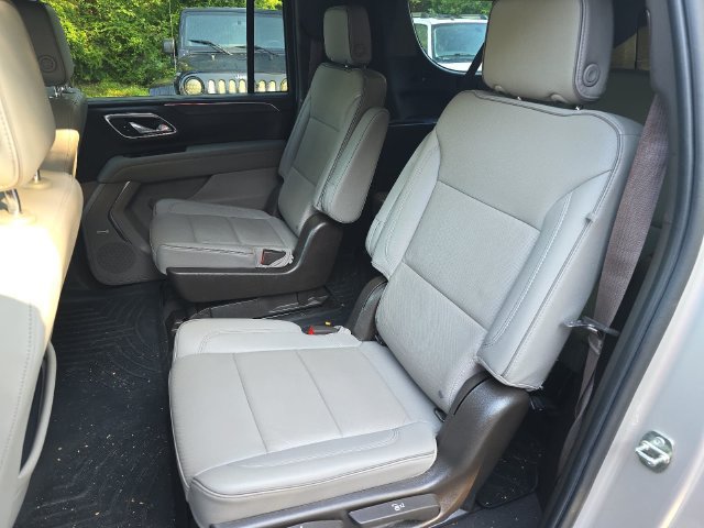 Used 2023 GMC Yukon XL SLT w/ SLT Luxury Package AWD/4WD image 28