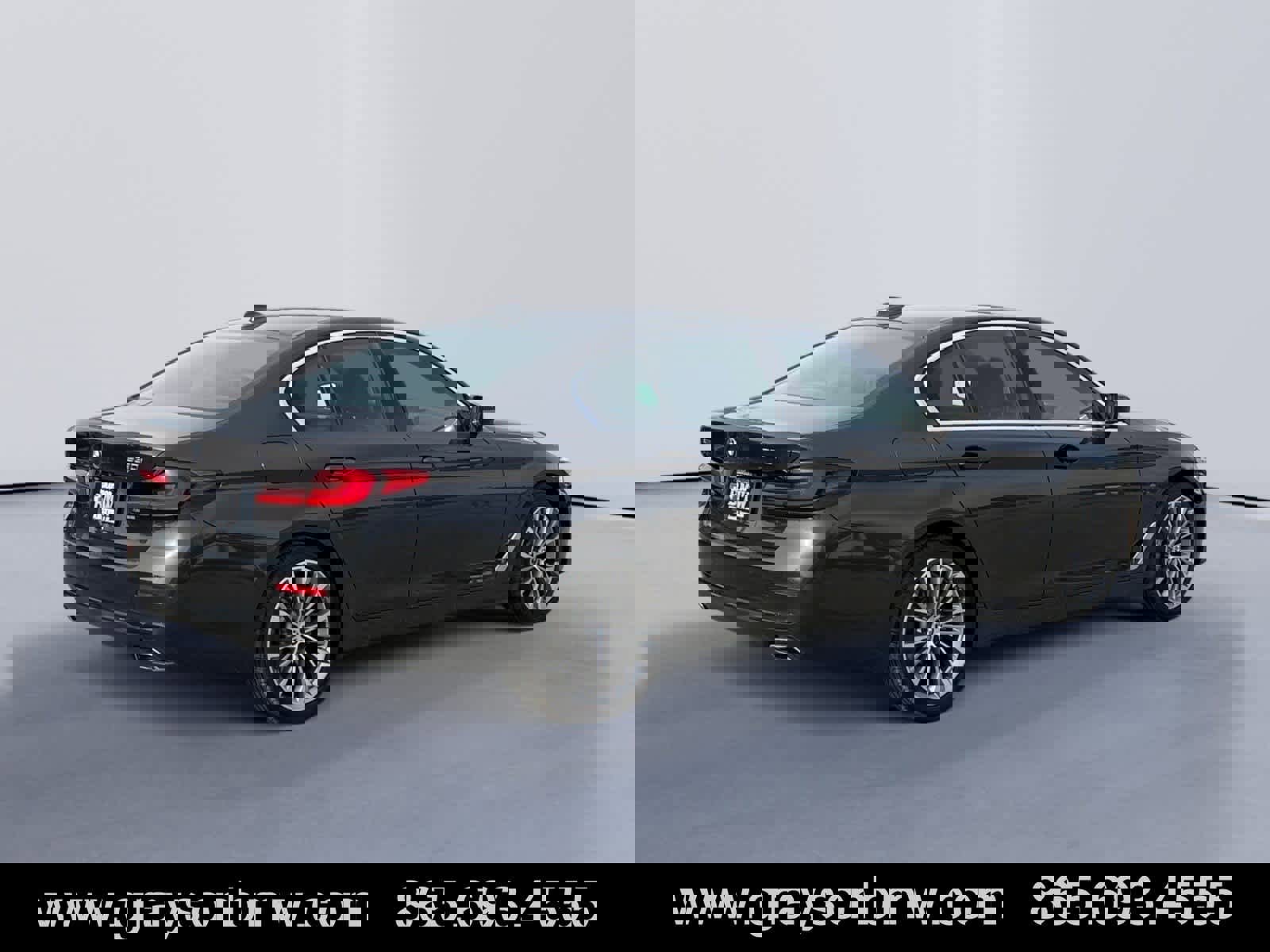 Used 2022 BMW 530i xDrive w/ Premium Package image 3