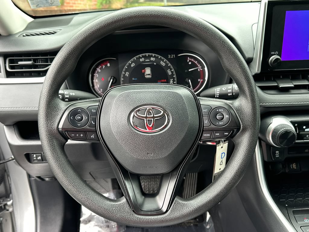 Used 2025 Toyota RAV4 LE AWD/4WD image 28