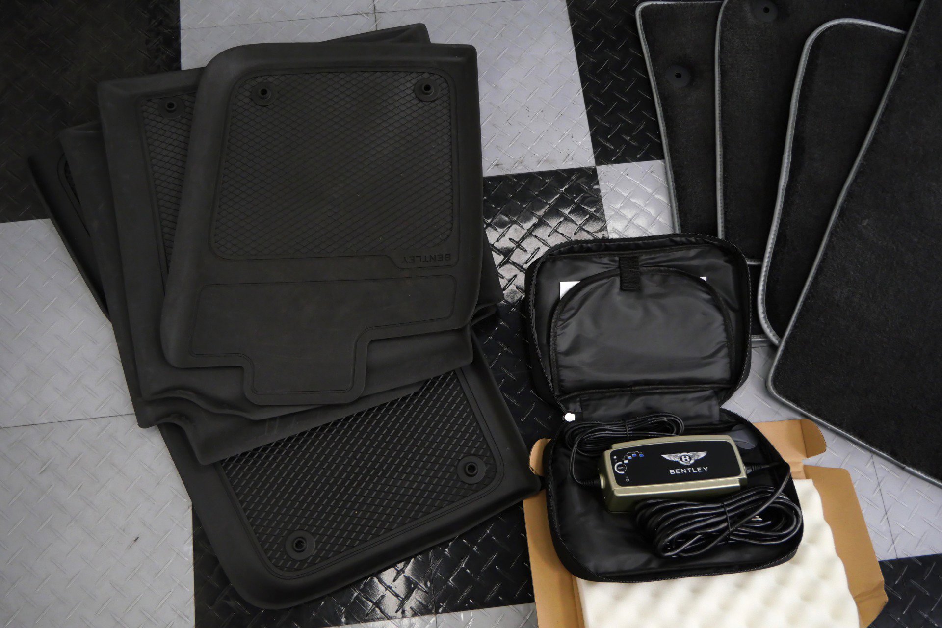 Used 2024 Bentley Flying Spur W12 image 42