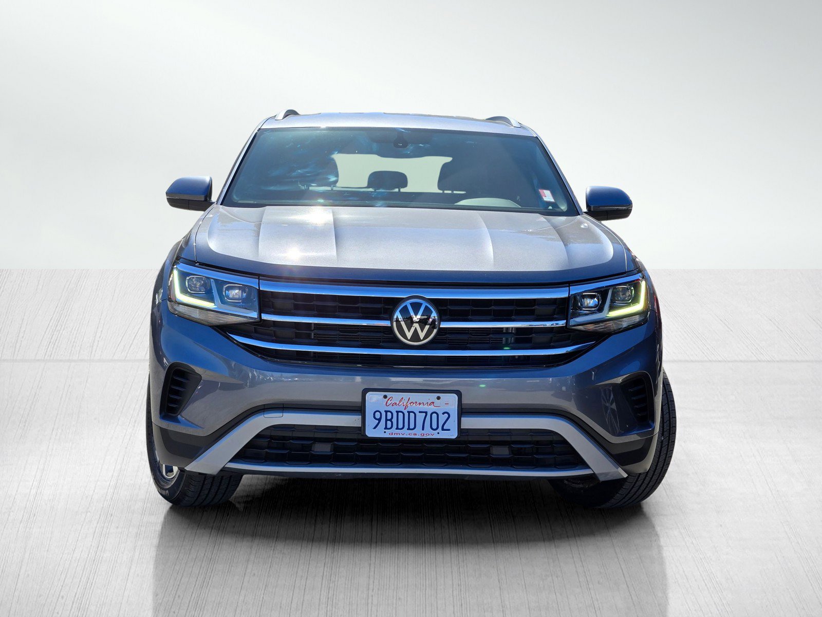 Used 2021 Volkswagen Atlas Cross Sport SE w/ Luggage Net & Mats Package AWD/4WD image 2