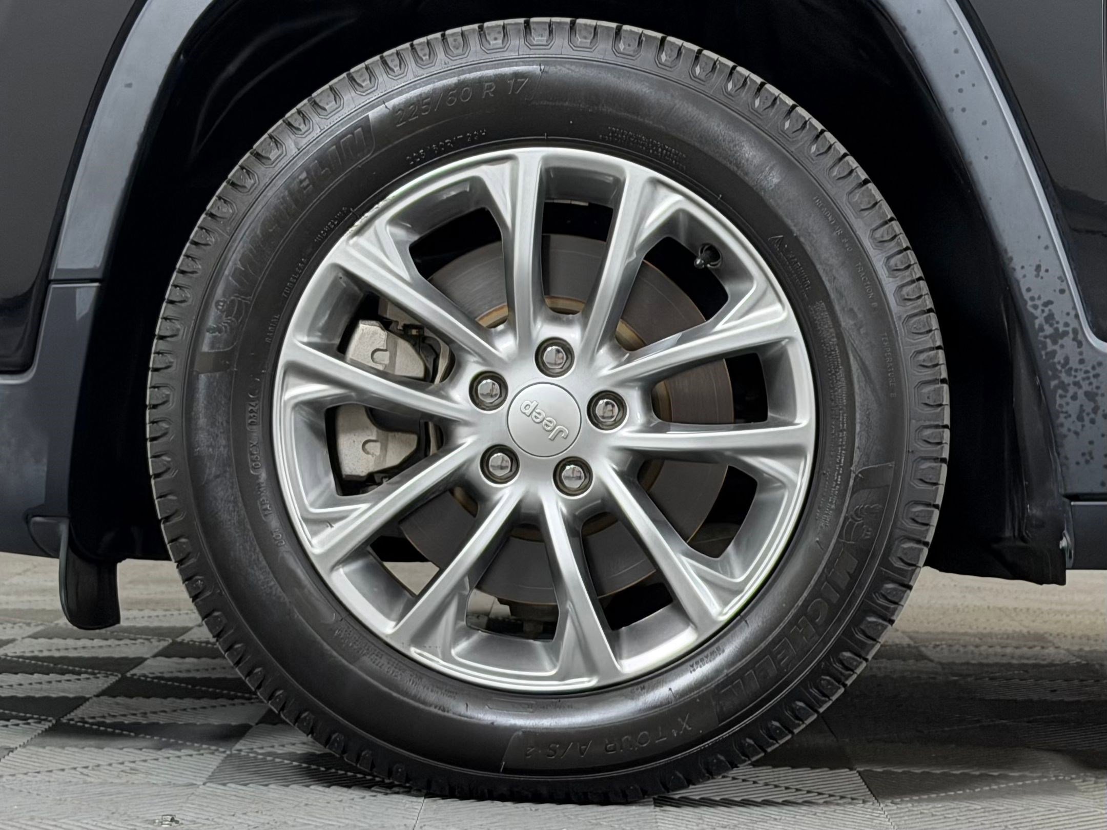 Used 2020 Jeep Cherokee Latitude Plus w/ Comfort/Convenience Group image 12