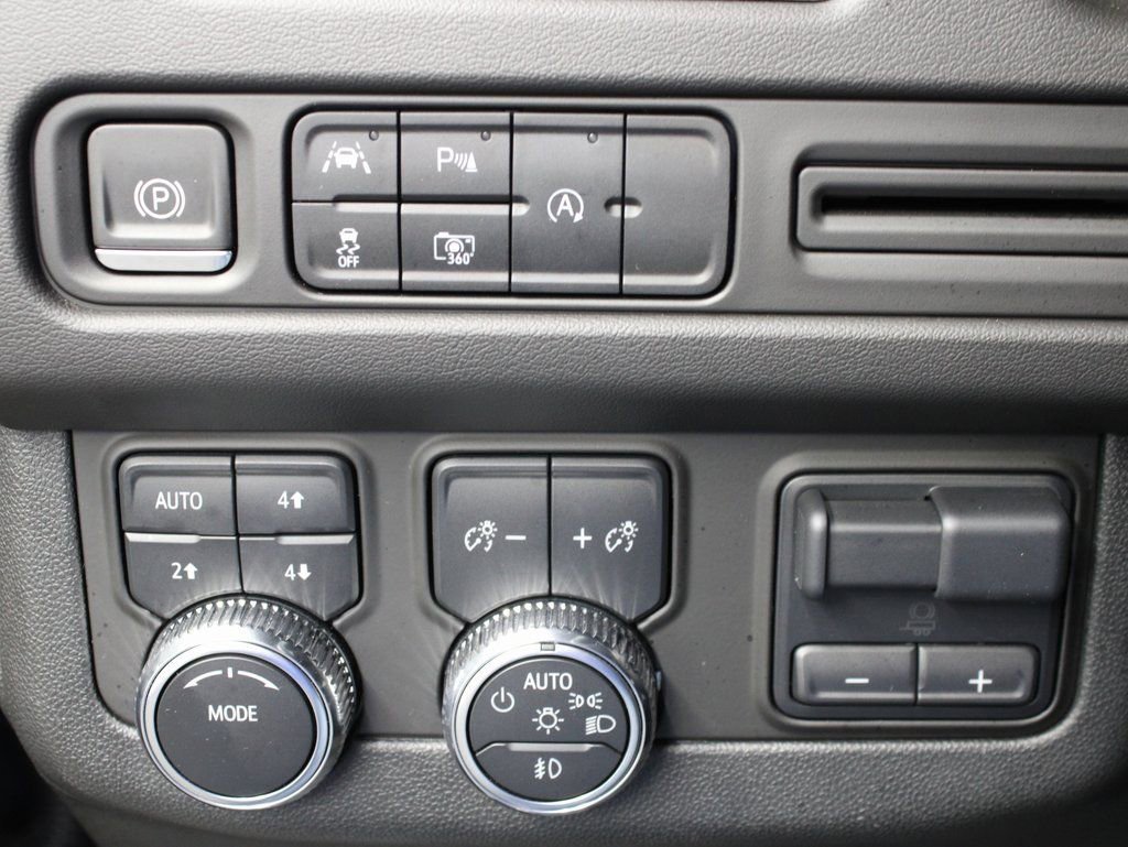 Used 2024 GMC Yukon XL SLT w/ SLT Luxury Package image 57