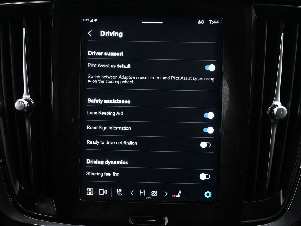 Used 2023 Volvo S90 B6 Plus image 30