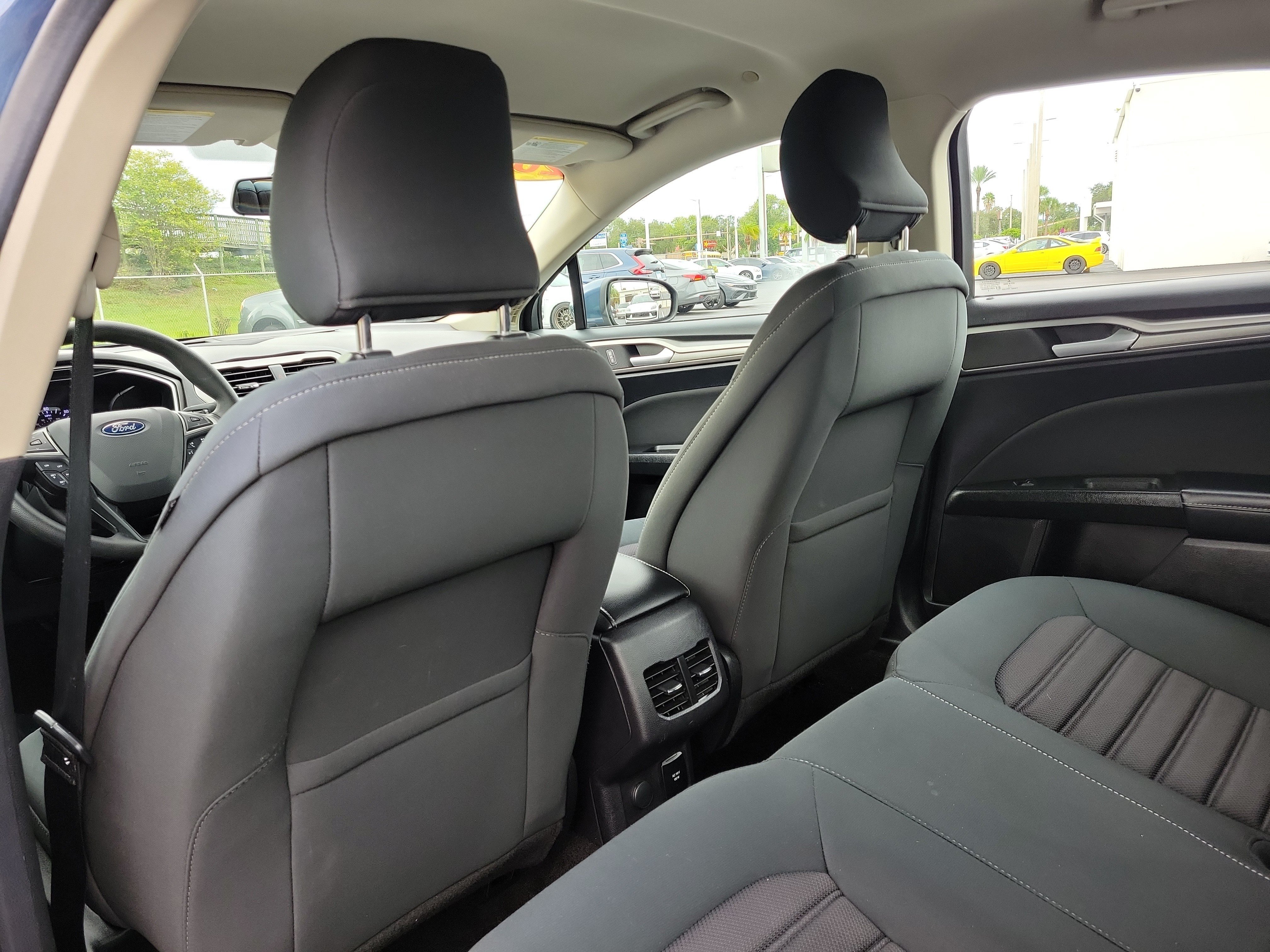 Used 2018 Ford Fusion SE FWD image 11