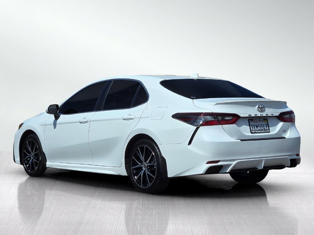 Used 2024 Toyota Camry SE FWD image 7