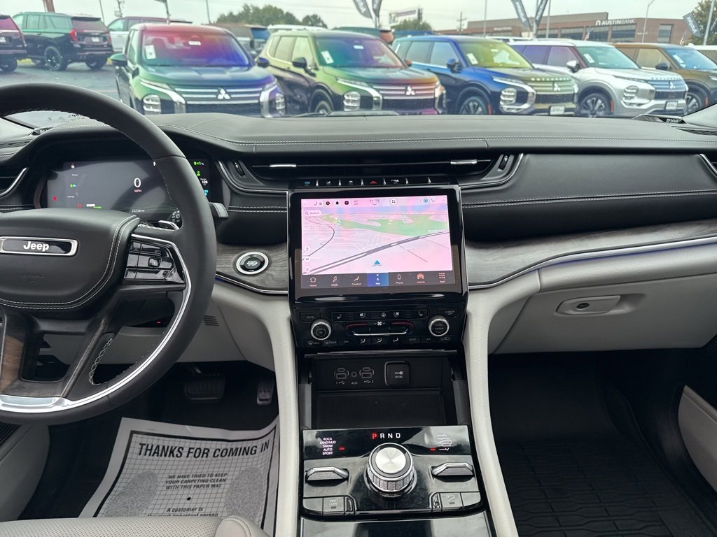 Used 2022 Jeep Grand Cherokee Overland w/ Luxury Tech Group IV image 24