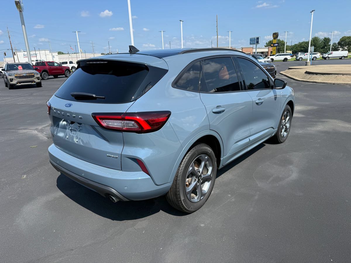 Used 2023 Ford Escape ST-Line w/ Tech Pack #1 AWD/4WD image 6