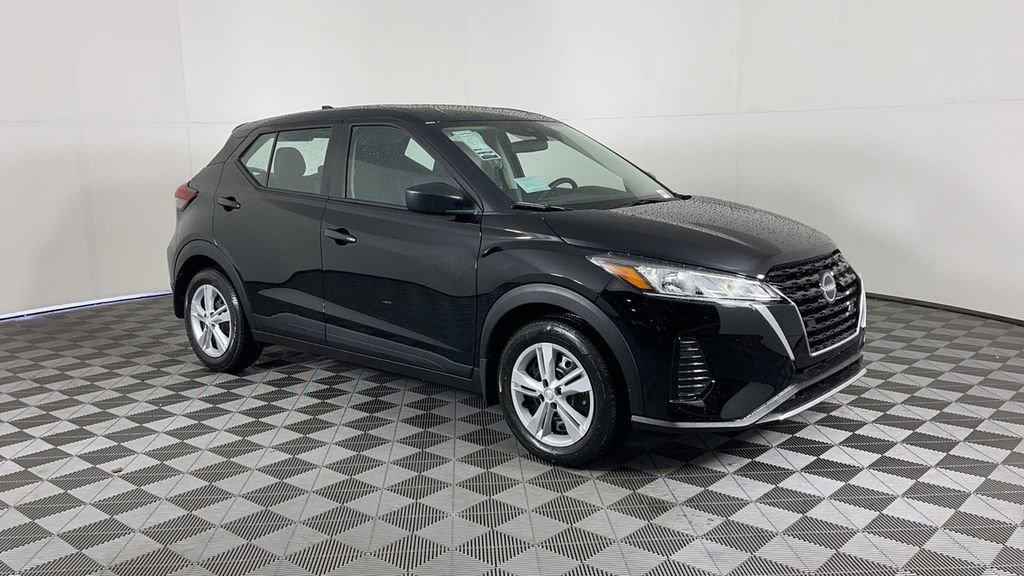 New 2025 Nissan Kicks Play S FWD image 2