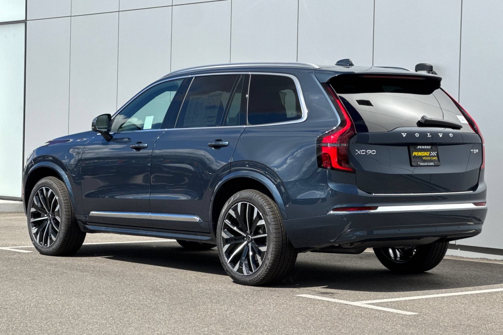 New 2026 Volvo XC90 T8 Ultra w/ Protection Package AWD/4WD image 3