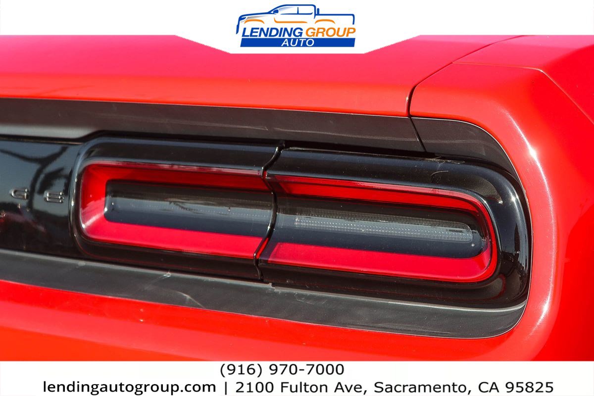 Used 2015 Dodge Challenger SXT image 8