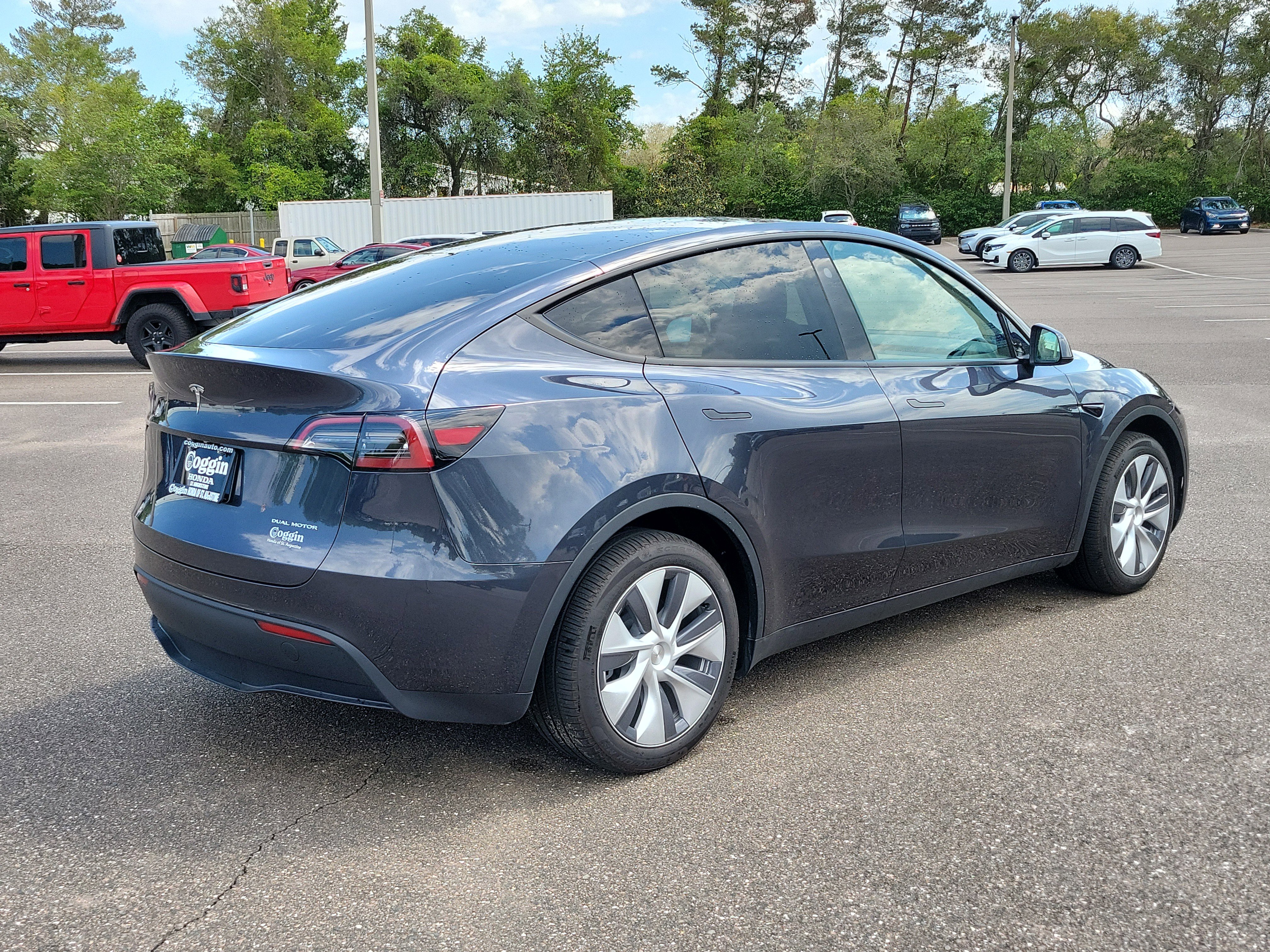Used 2024 Tesla Model Y Long Range AWD/4WD image 5
