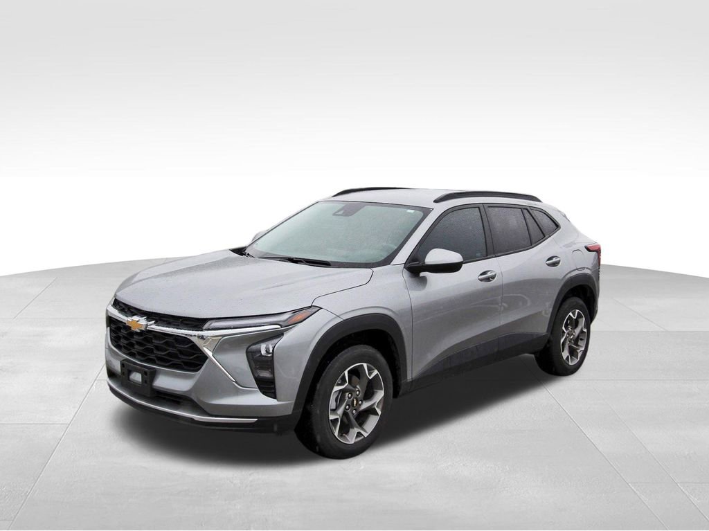 Used 2025 Chevrolet Trax LT w/ Driver Confidence Package FWD image 2