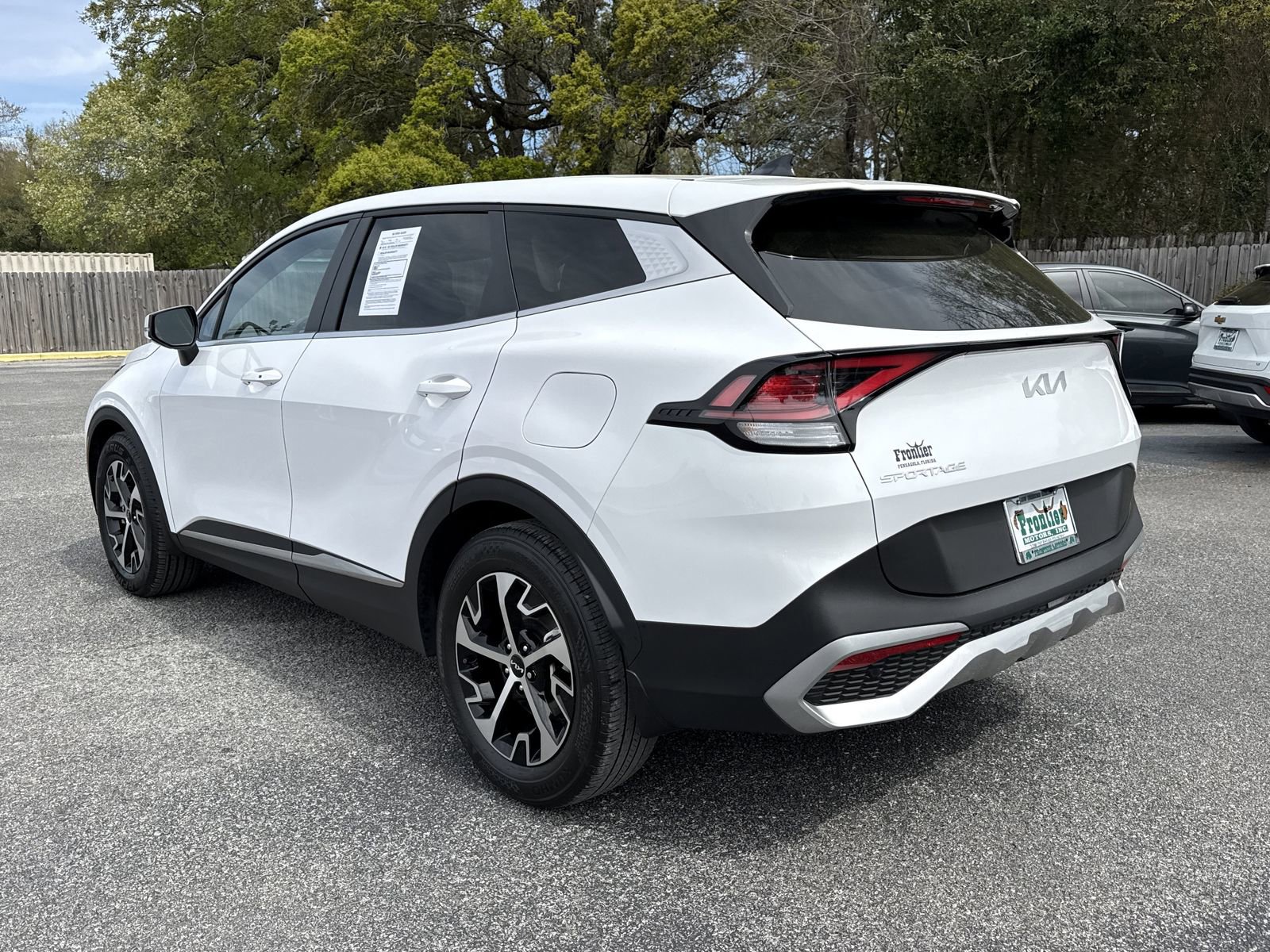 Used 2024 Kia Sportage EX image 3