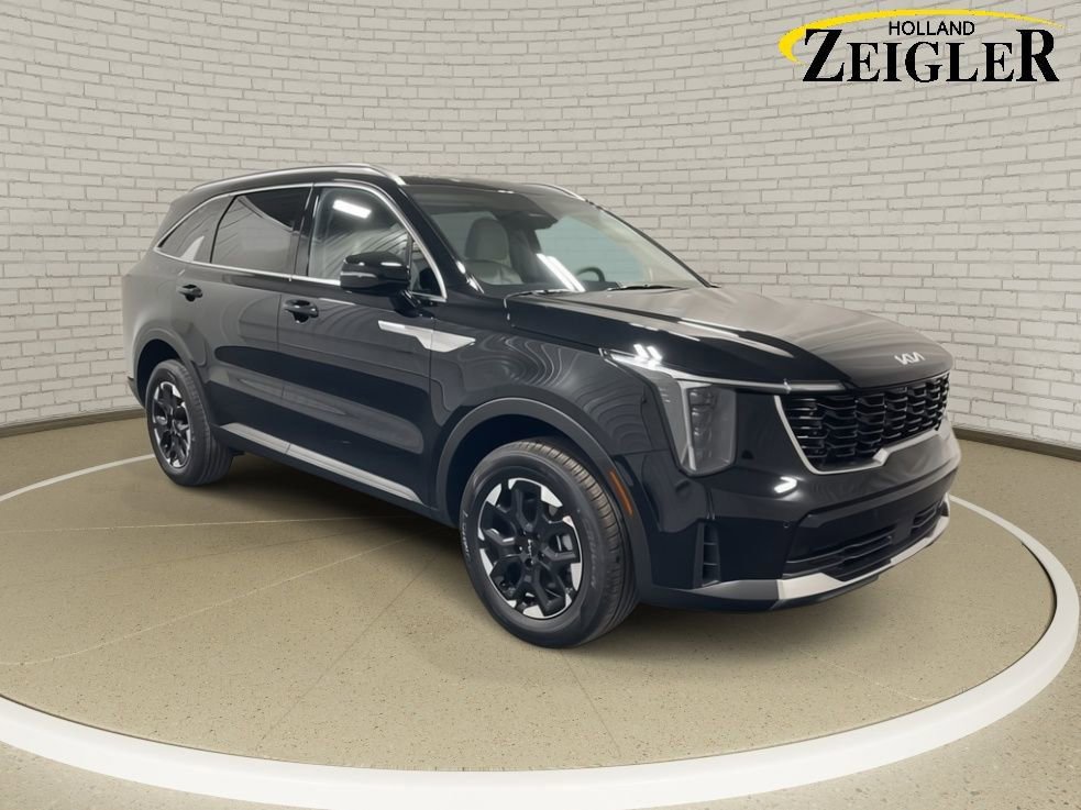 Used 2025 Kia Sorento S AWD/4WD image 3