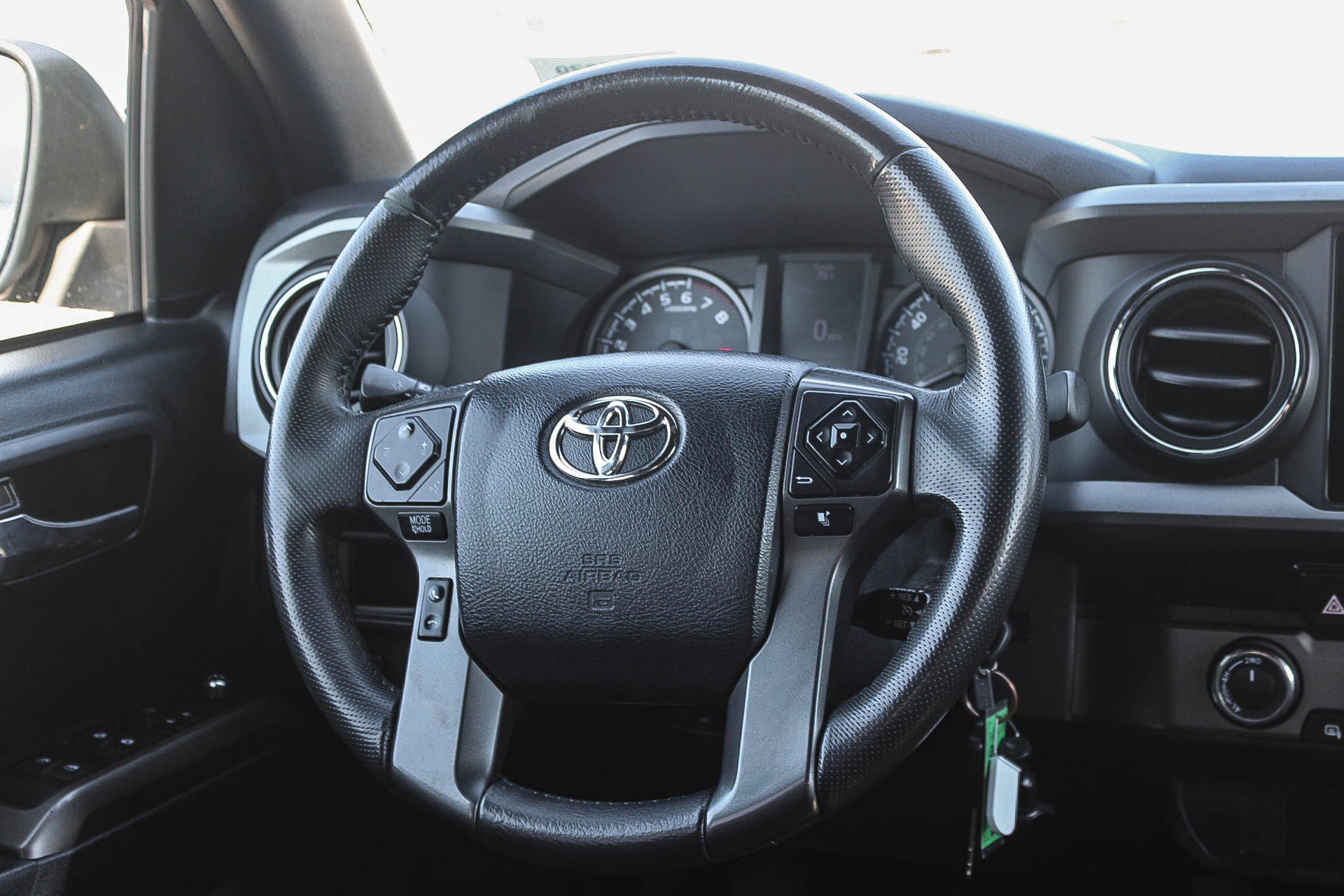 Used 2017 Toyota Tacoma TRD Sport image 16