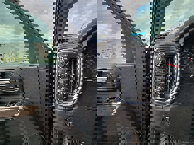 Used 2022 Chevrolet Silverado 2500 LT w/ Snow Plow Prep/Camper Package image 18