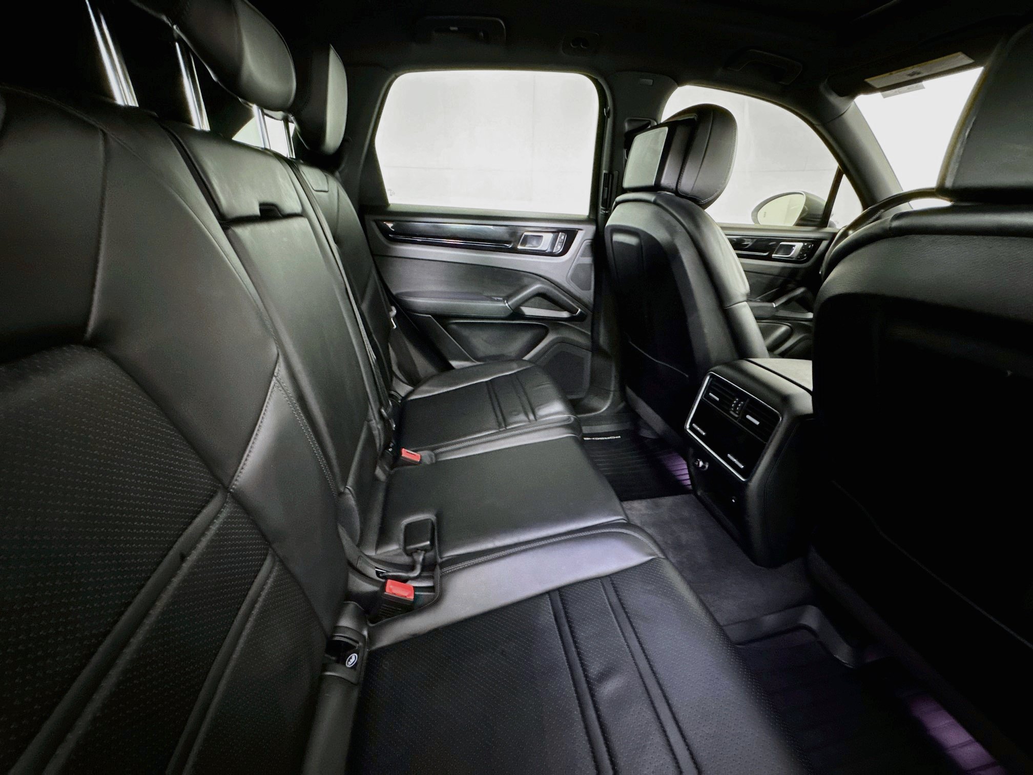 Used 2023 Porsche Cayenne AWD/4WD image 43
