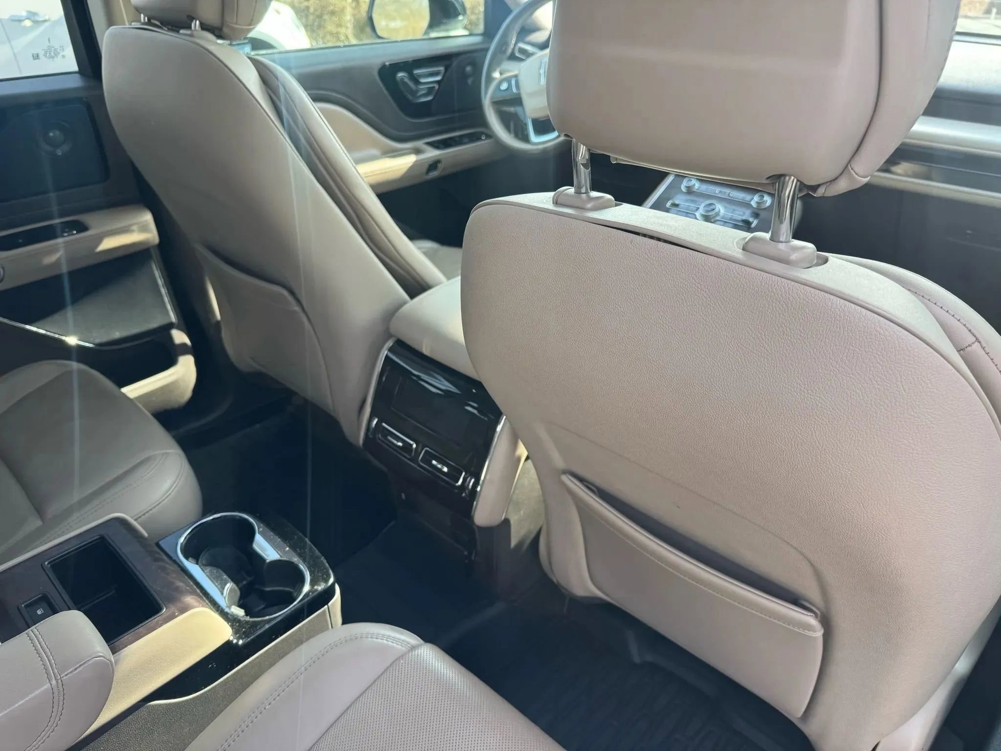 Used 2020 Lincoln Aviator Reserve w/ Equipment Group 201A image 24