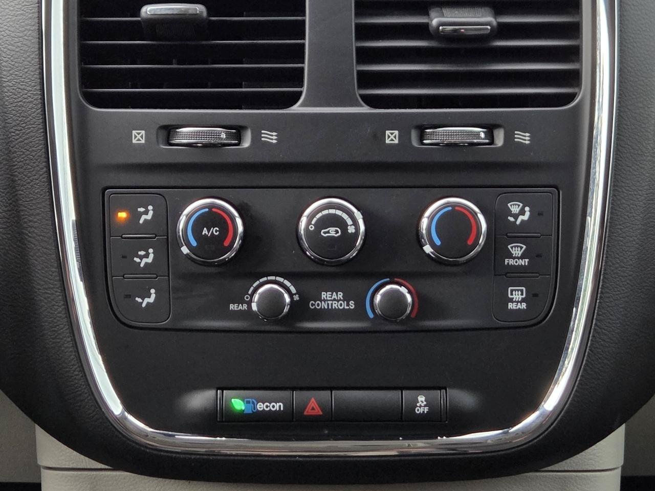 Used 2018 Dodge Grand Caravan SE w/ UConnect Hands-Free Group FWD image 34