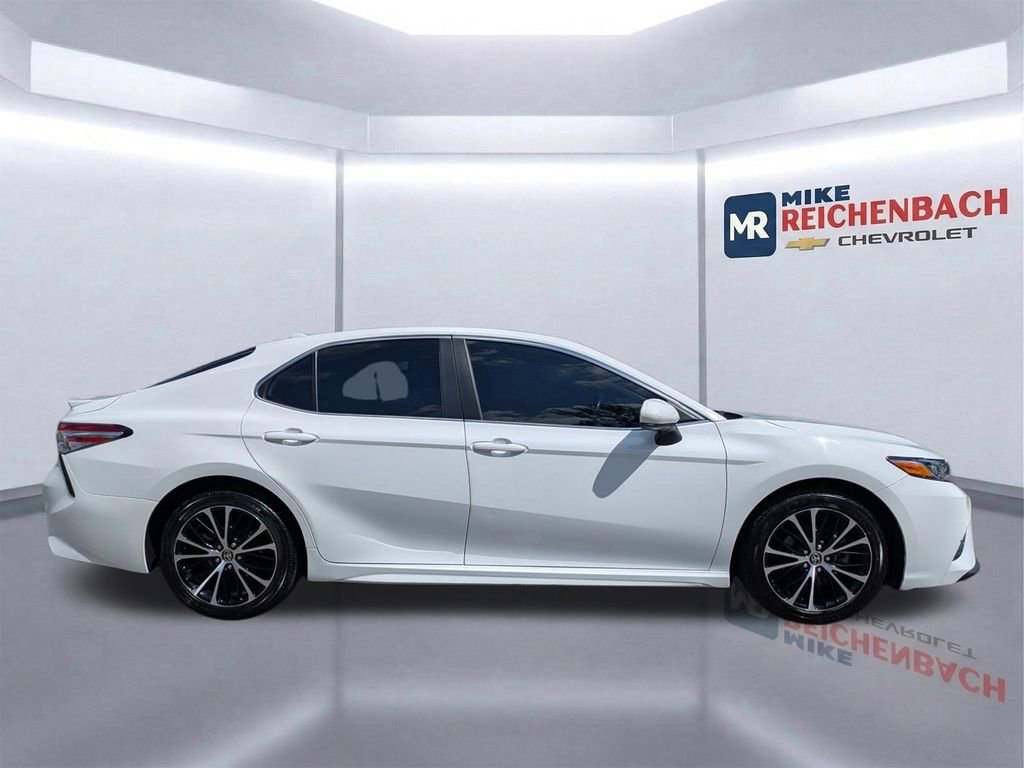 Used 2020 Toyota Camry SE video 4