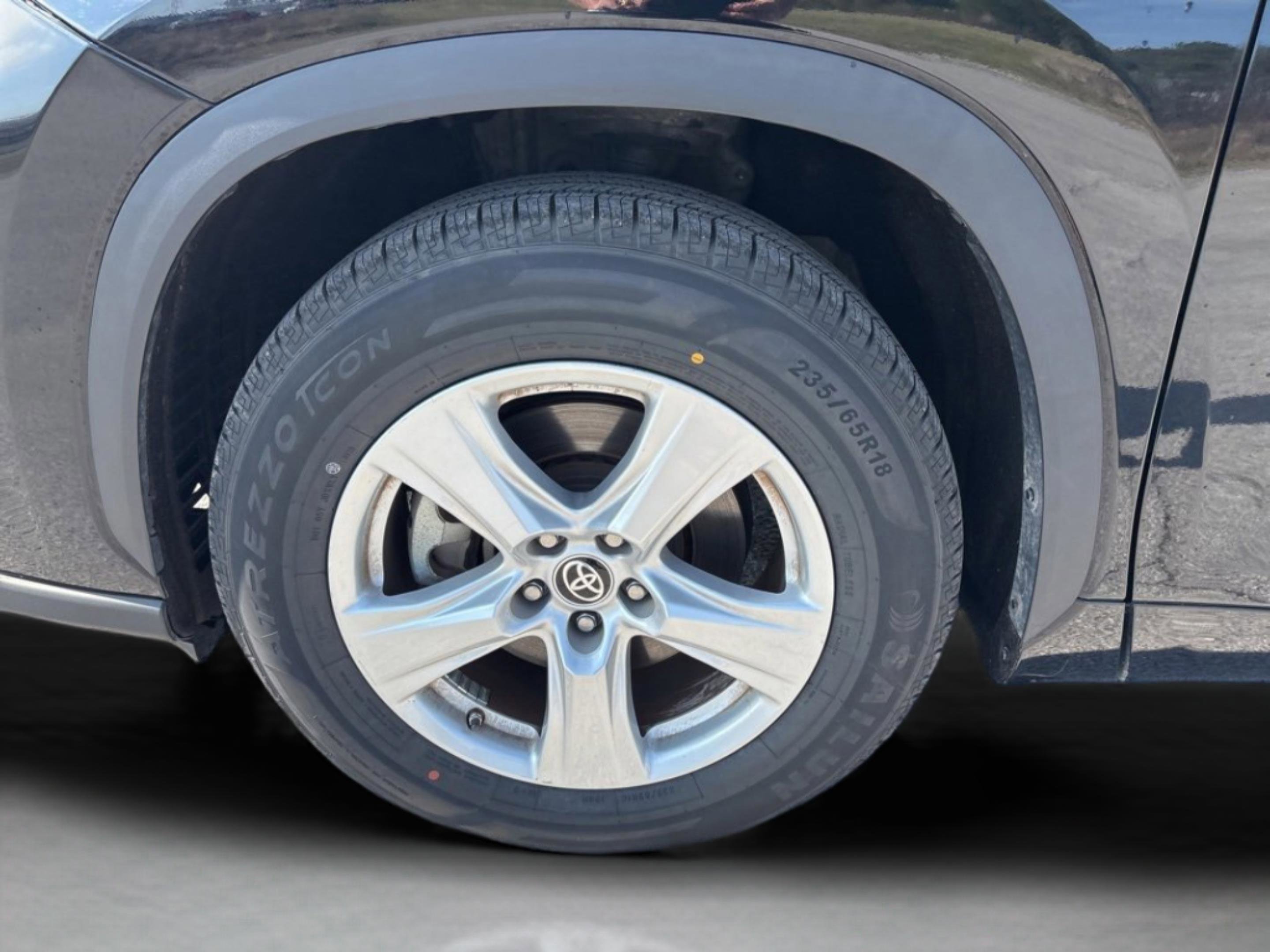 Used 2024 Toyota Highlander LE image 42