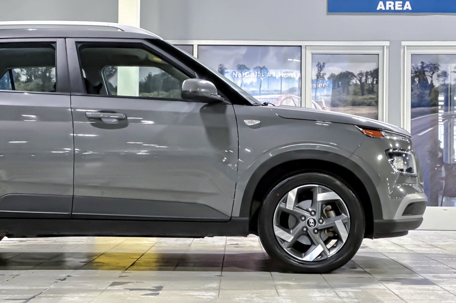 Used 2021 Hyundai Venue SEL FWD image 33