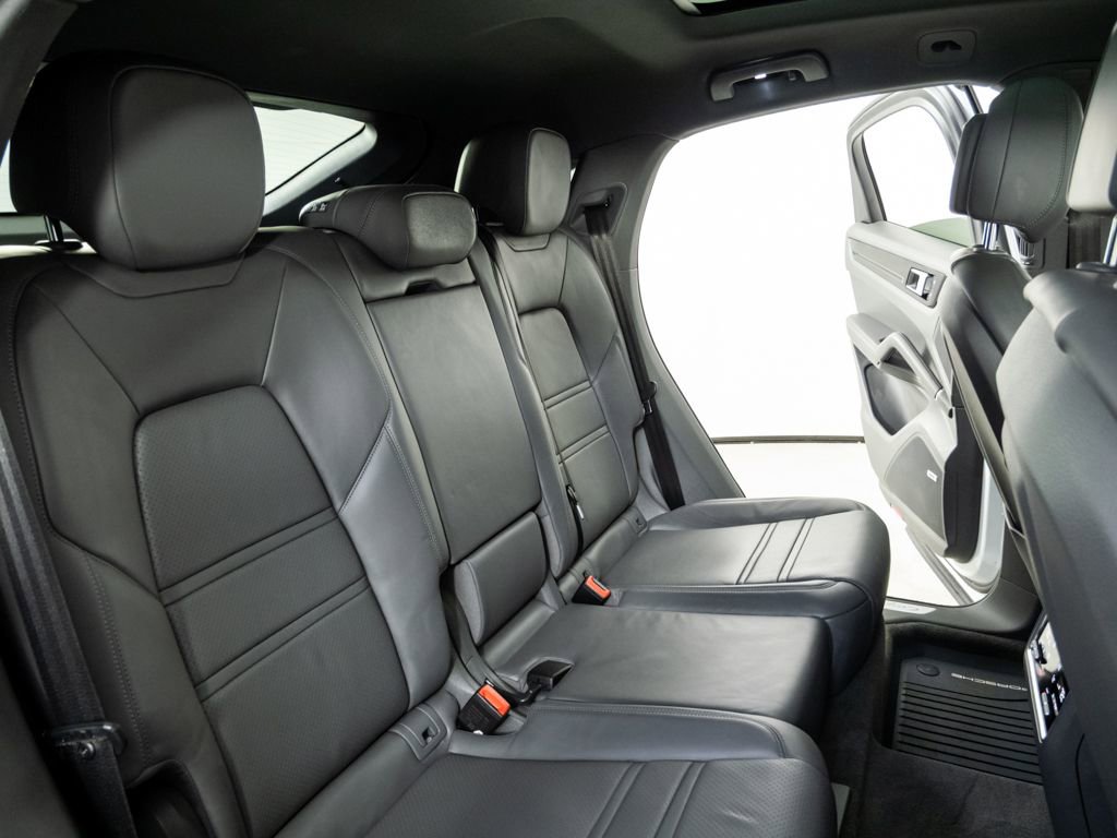 Used 2021 Porsche Cayenne Coupe image 23