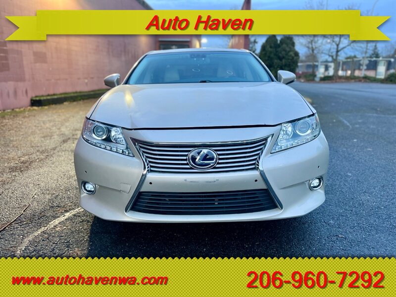 Used 2014 Lexus ES 300h w/ Luxury Package w/Bamboo Trim FWD image 3