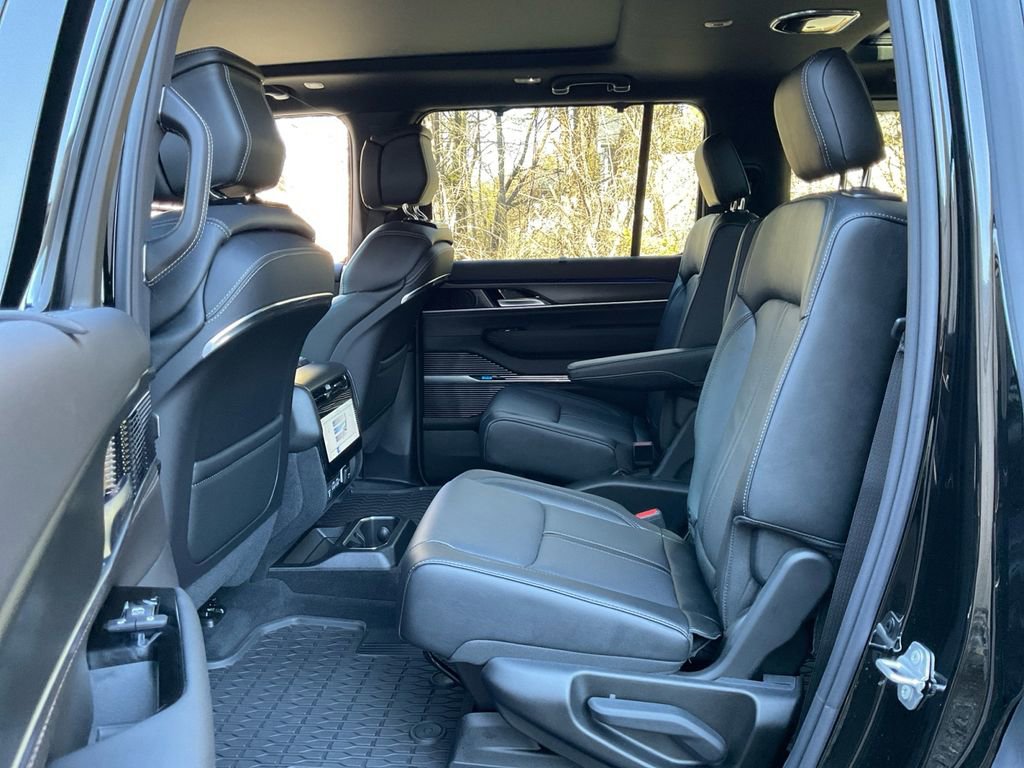 New 2026 Jeep Grand Wagoneer Summit image 31