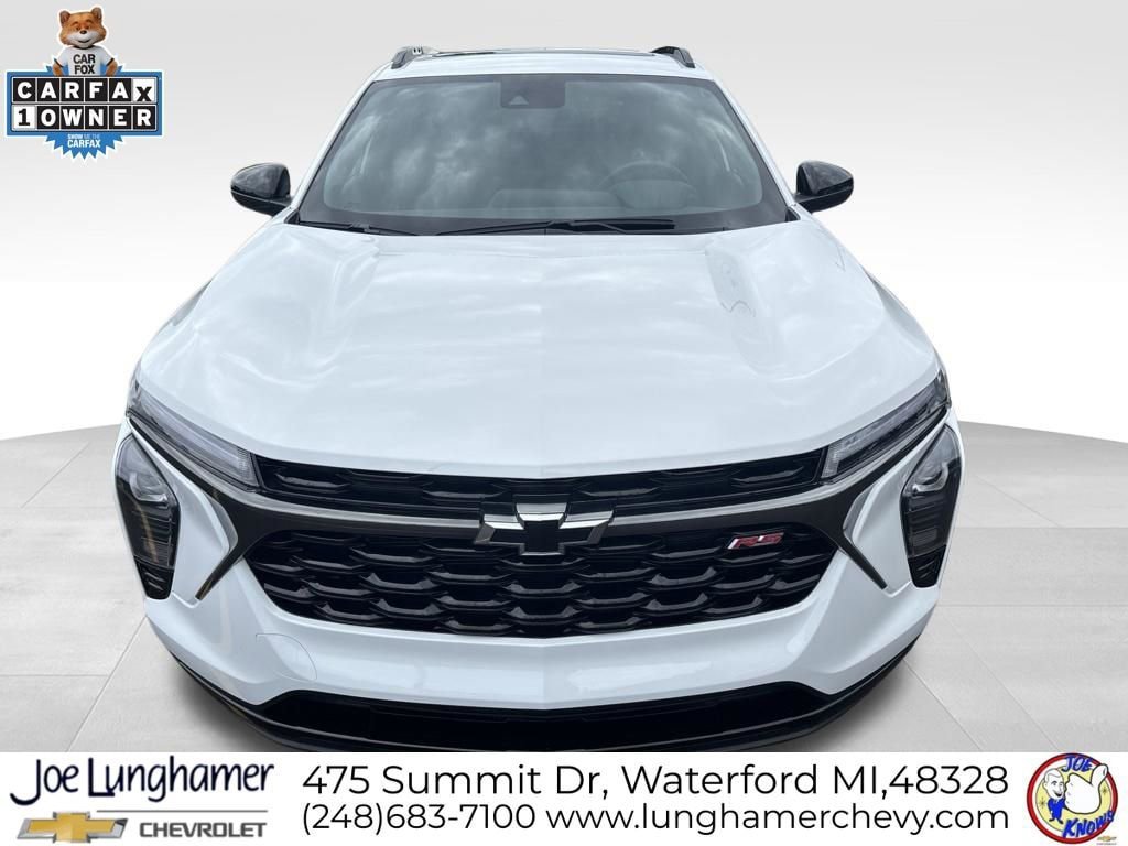 Used 2025 Chevrolet Trax RS w/ Sunroof Package FWD image 10