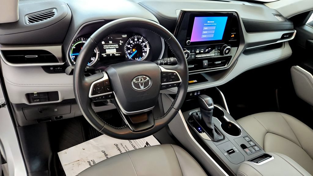 Certified 2025 Toyota Highlander XLE AWD/4WD image 13