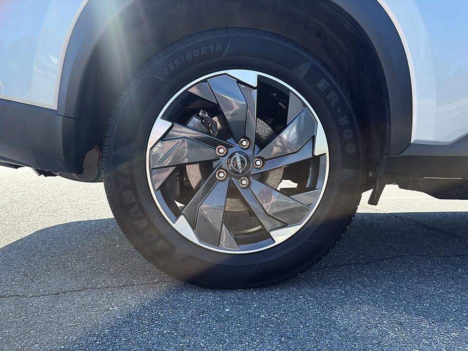 Certified 2025 Nissan Rogue SV AWD/4WD image 11