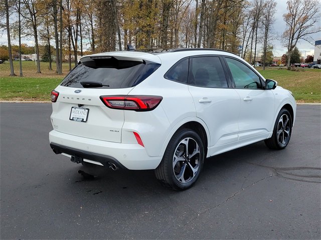 Certified 2023 Ford Escape ST-Line Select w/ Tech Pack #2 image 3