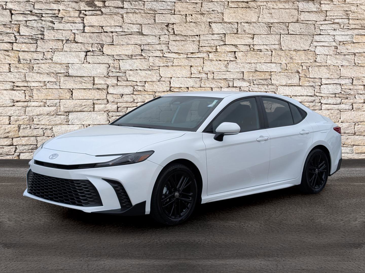 Used 2025 Toyota Camry SE image 1