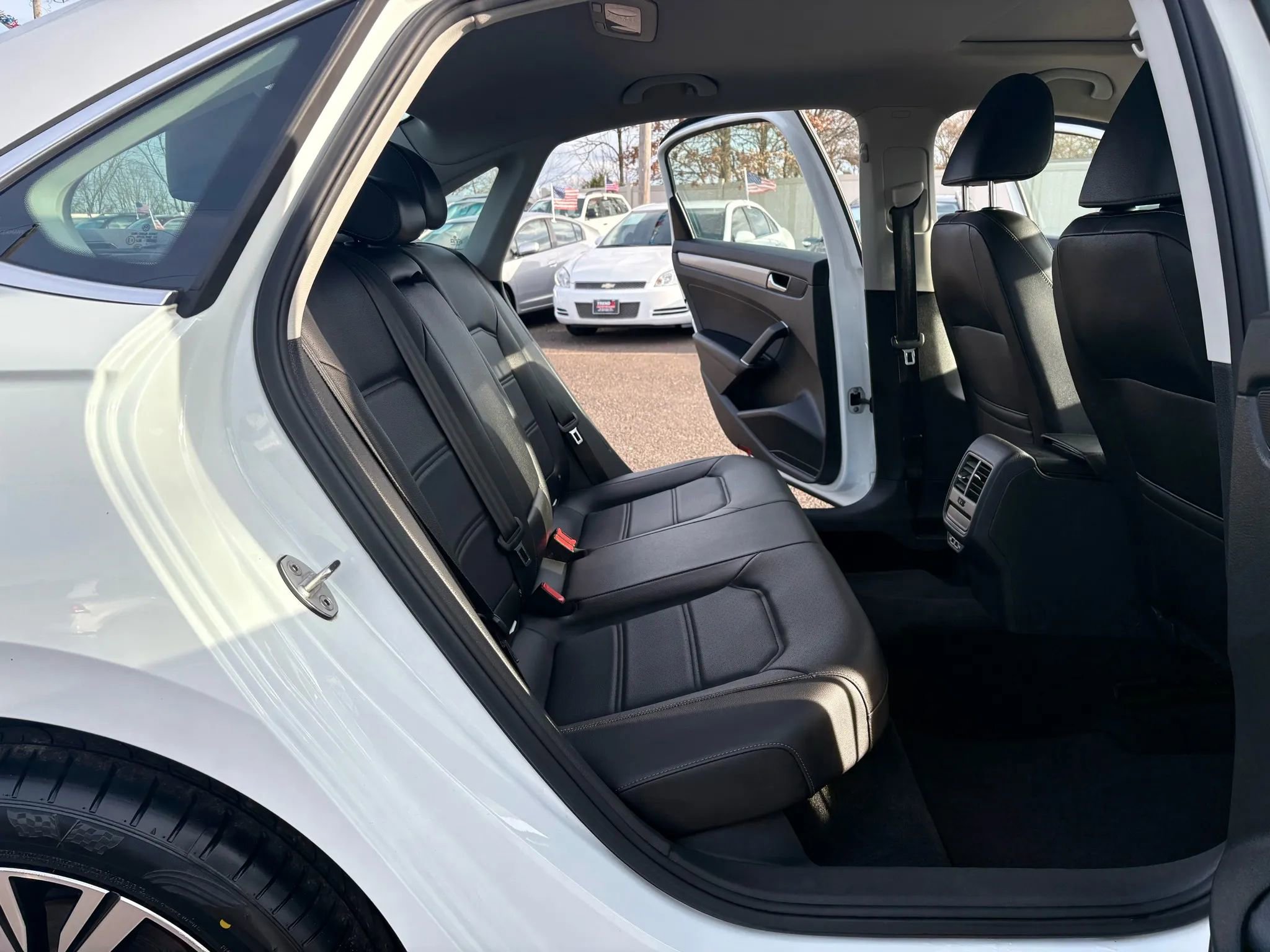 Used 2022 Volkswagen Passat 2.0T SE image 24