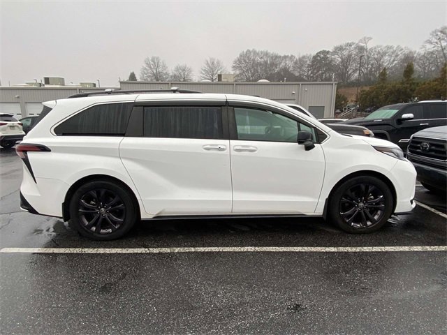 Used 2021 Toyota Sienna XSE image 5