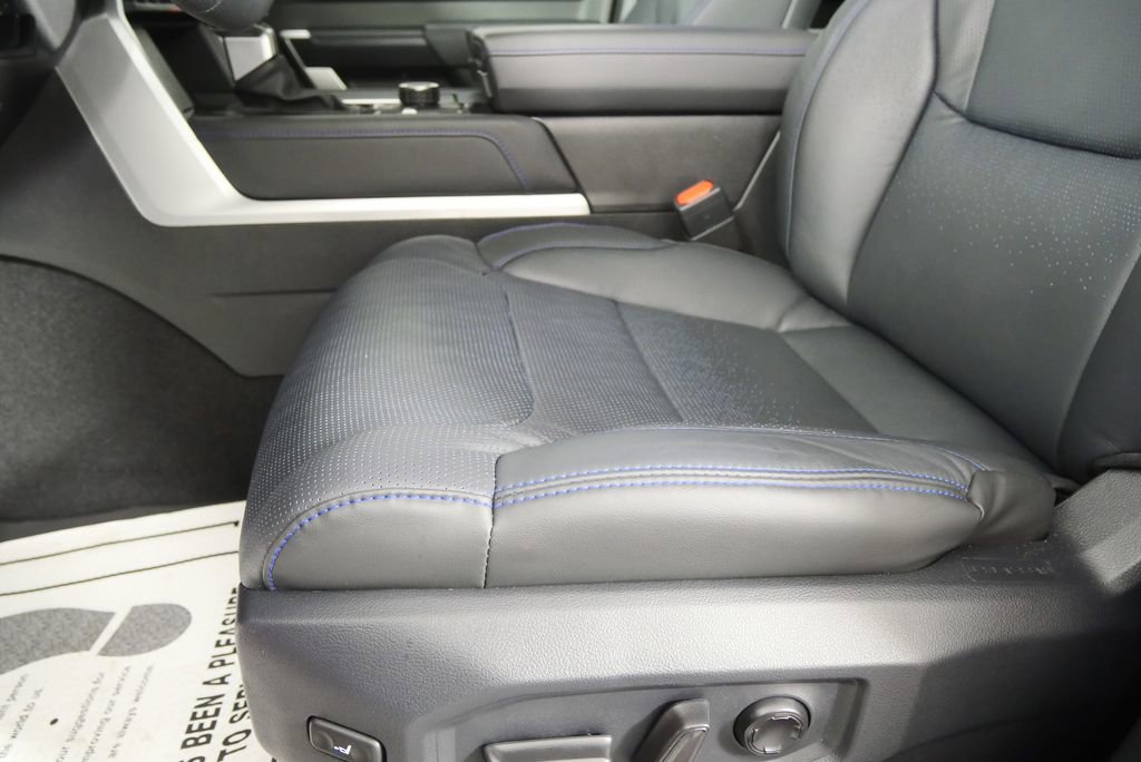 Used 2025 Toyota Sequoia Platinum image 10